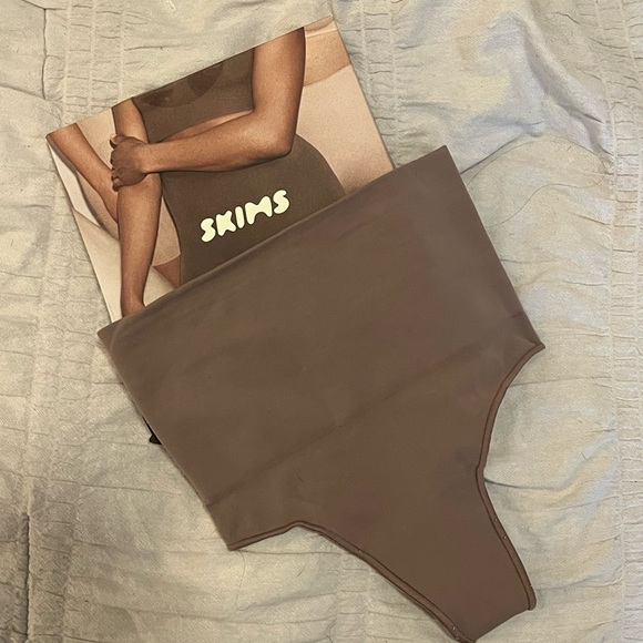 SKIMS core control thong shapewear (S/M) in Umber - Picture 3 of 5